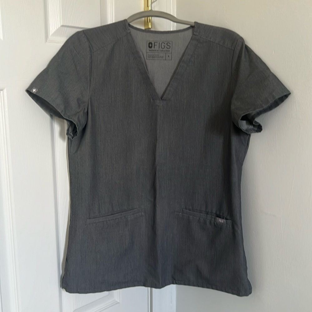 Figs scrub top
